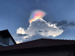 【新加坡超级罕见的“火彩虹”】火彩虹是什么